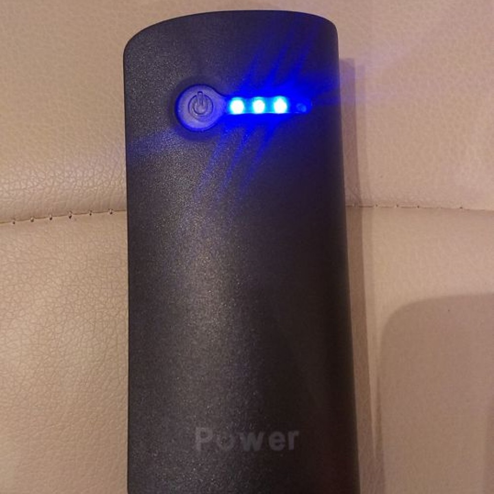 УНИВЕРСАЛНО ЗАРЯДНО POWER BANK ЗА СПЕШНО ЗАРЕЖДАНЕ - 6000 mAh