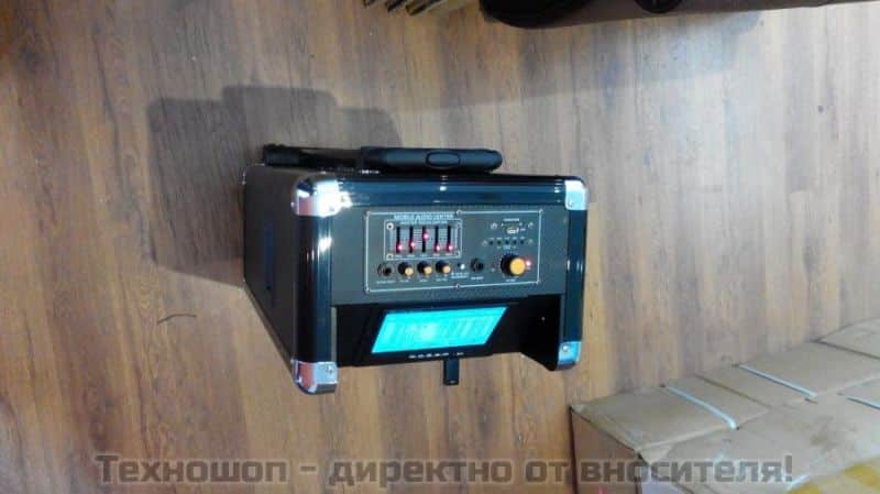 "MBA TV-10" - Активна акумулаторна караоке система с вградено DVD и 7 инчов дисплей Carrier TV-10, МП3 плейър от SD карта или флашка, безжичен микрофон и дистанционно. – снимка 4