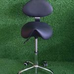 Козметична табуретка тип седло с облегалка